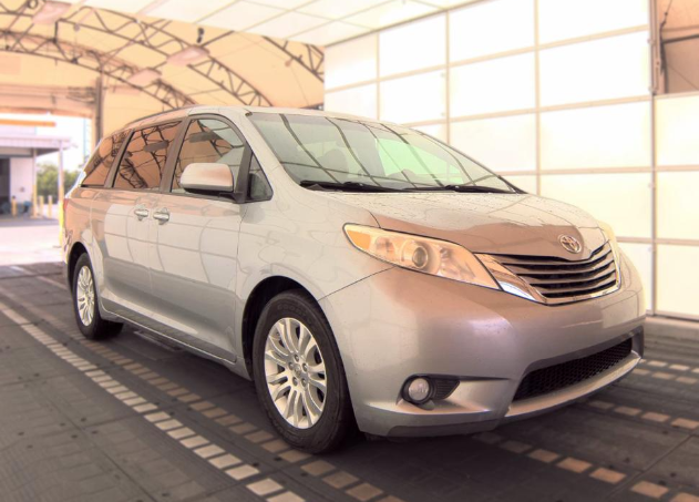 2017 Toyota Sienna XLE